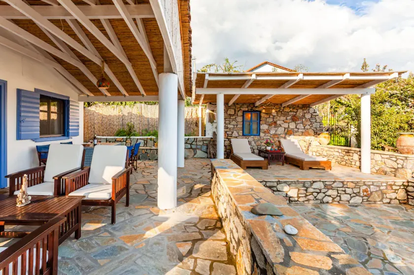 The Blue House Seaside Retreat - Fully equipped - Image 1