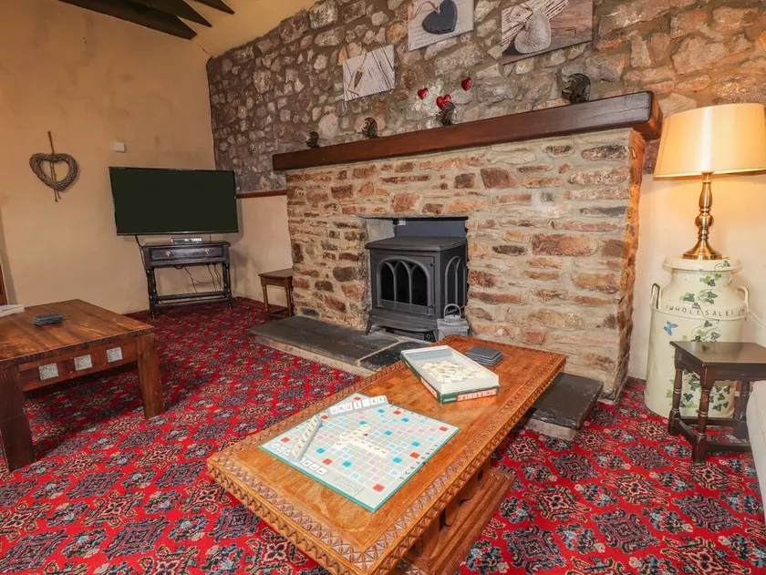 STONEY COTTAGE, pet friendly, with a garden in Narberth - Image 1