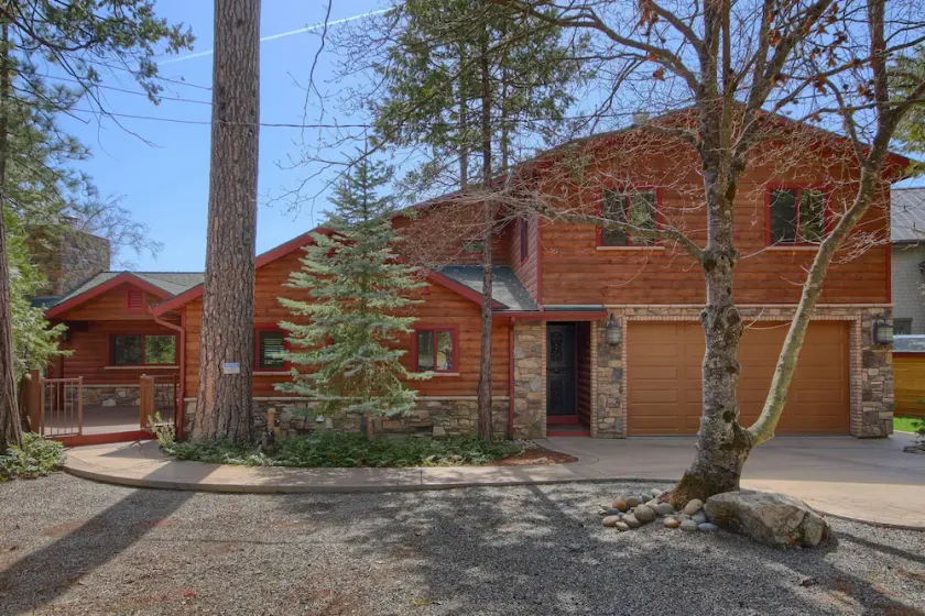 Natur-Seeanwesen, privater Steg plus 7 Schlafzimmer, 4 Badezimmer - Image 1