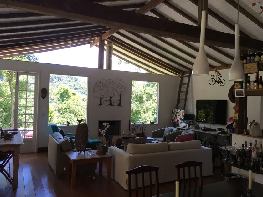 casa de veraneio, super arborizada, ambiente rural c/as mordomias da cidade - Image 1