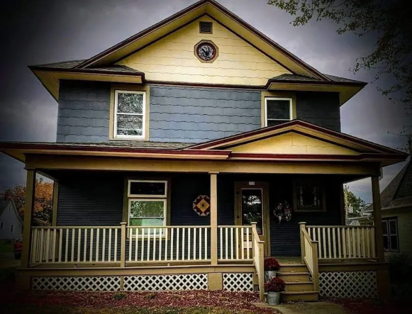Beautiful turn of the century home in Elizabeth,Il 10 minutes from Galena  - Image 1