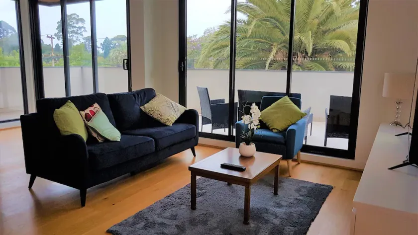 Stylish Parkside Apartment 2 Bed 2 Bath NETFLIX  Car park 12 minutes to City - Image 1