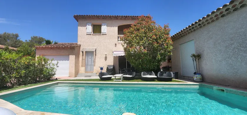 2 bedrooms with private bathroom and kitchen in shared villa with  swimming pool - Image 1