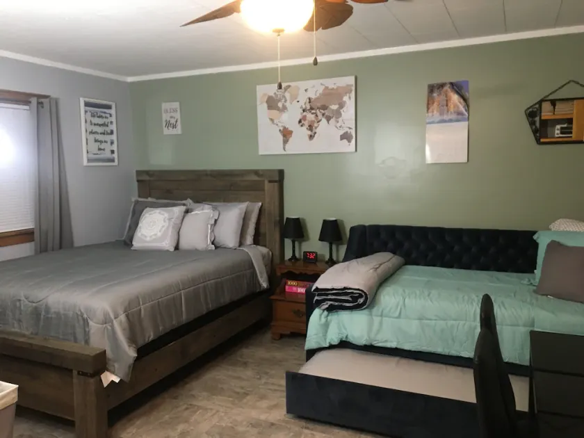 Home Away From Home, Newly Renovated Apartment - Image 1