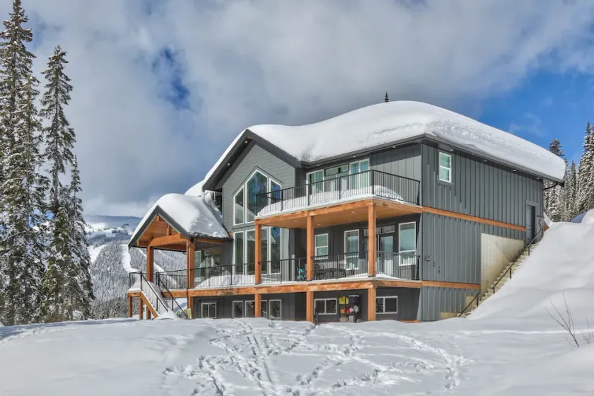 Lookout Ridge Chalet, un moderno 3,300 sq./pie. Chalet familiar inspirado en Europa - Image 1