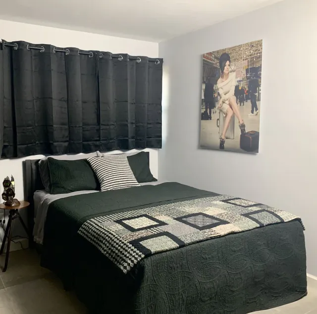 Red Door Cottage in West Palm Beach is a Hidden Gem - Image 1