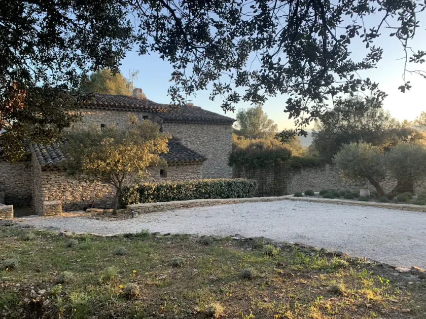 Peaceful farmhouse in the heart of the Lubéron Golden Triangle - Image 1