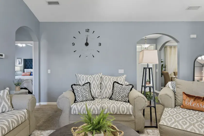 Beautifully decorated residential home just 3 miles to Ft. Rucker Army Base - Image 1