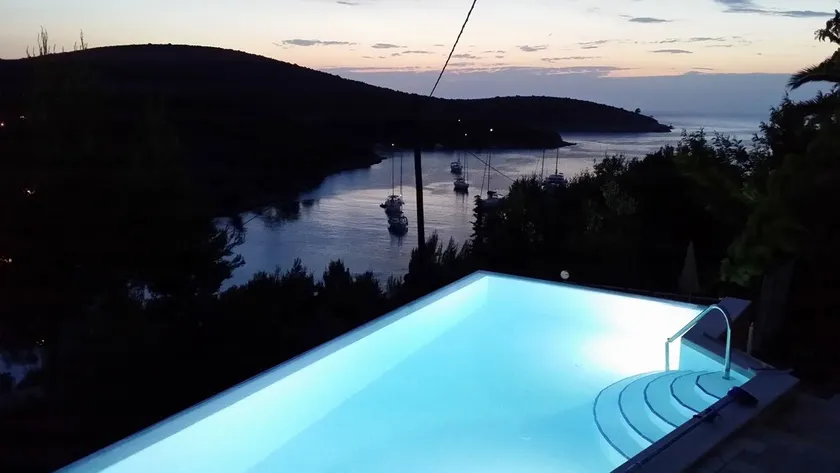 Seaside family friendly house with a swimming pool Cove Pribinja - Hvar - 15324 - Image 1