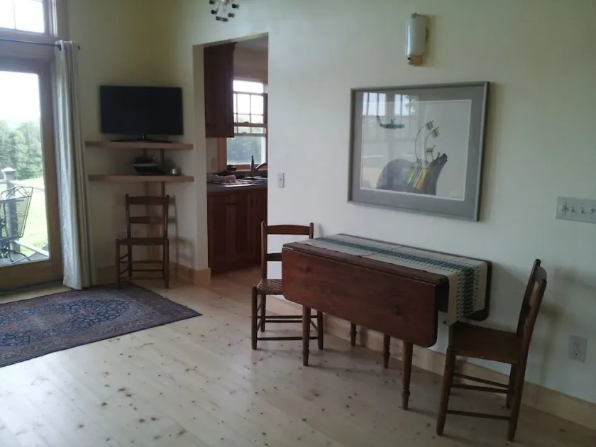Spacious Retreat With Panoramic Views - Image 1