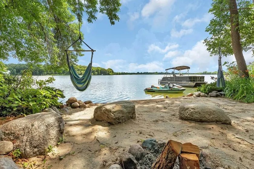 Cozy Lakeside Cabin w/ Fireplace & Great Views - Image 1
