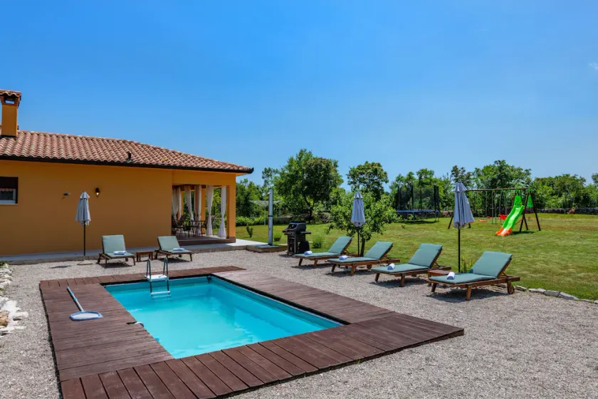 New pool villa, private 4000 sqm garden - Image 1
