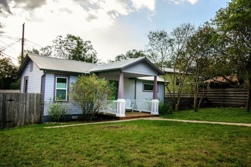 1/1 cozy private Zilker cottage!Wonderful area,walk to park and Barton Springs - Image 1
