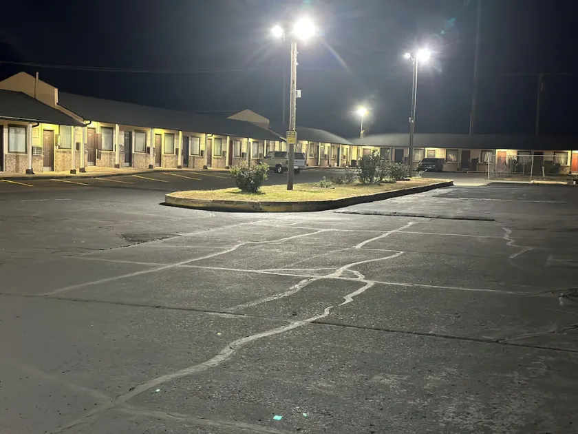 Interstate Inn Express - Image 1