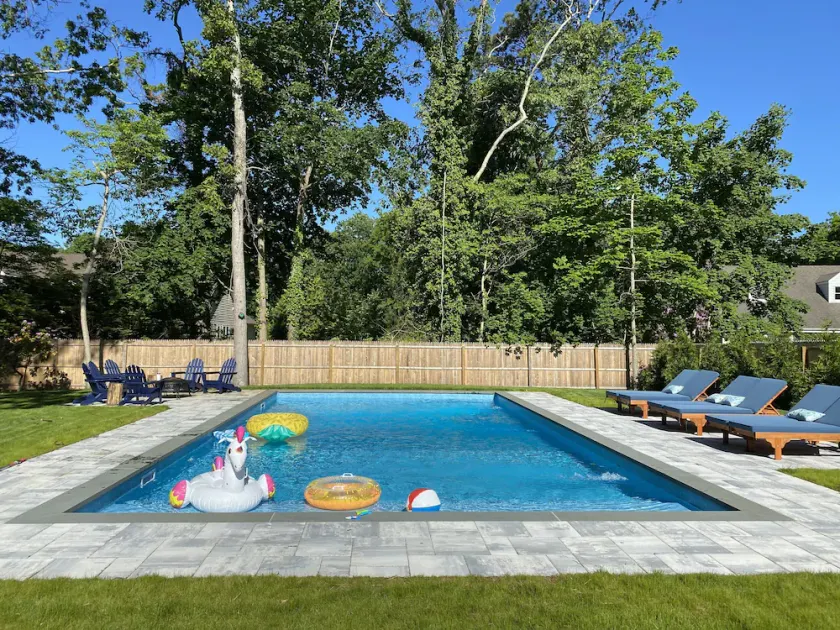 Neu auf dem Markt! 4-Bett-Strandhaus, beheizter Pool, 5 Minuten zum Strand, in der Nähe zum Zug! - Image 1