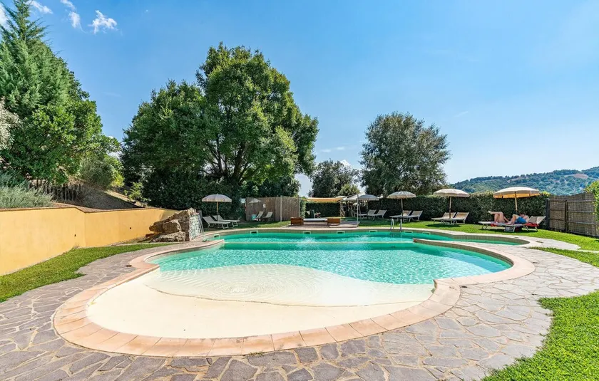 5 Bedroom Stunning Home In Scansano - Image 1