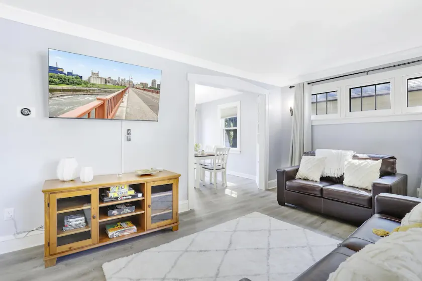 Close to City & UofM - Family & Business Travel - Image 1