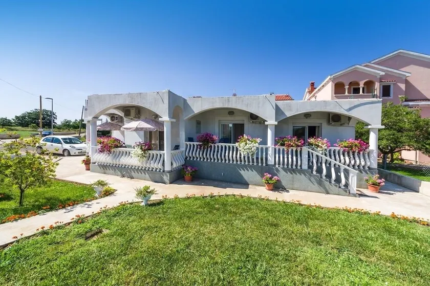 1-Zimmer-Ferienwohnung mit Terrasse Zaton, Zadar (A-15000-b) - Image 1