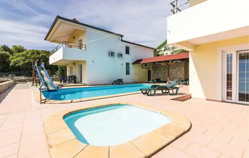 Hermoso apartamento de 2 habitaciones en Labin - Image 1