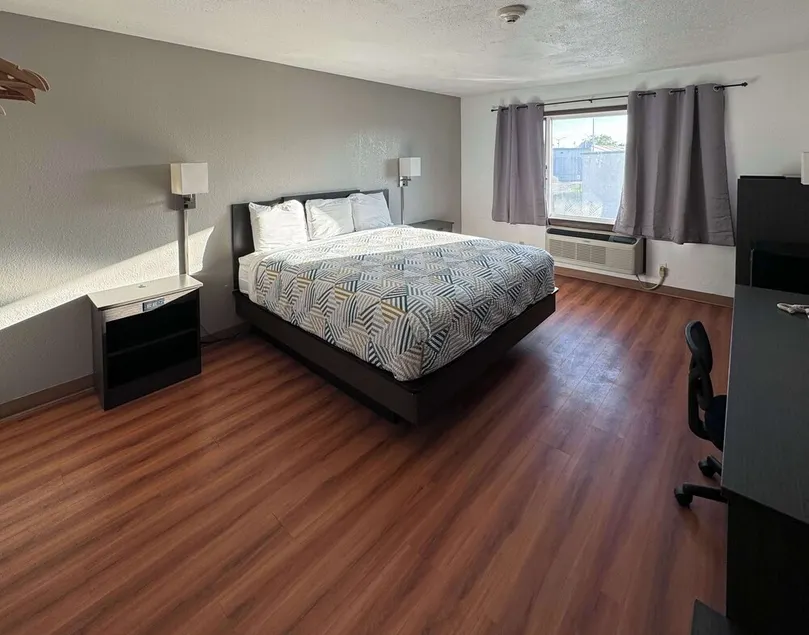 Best Nights Hotel - Image 1