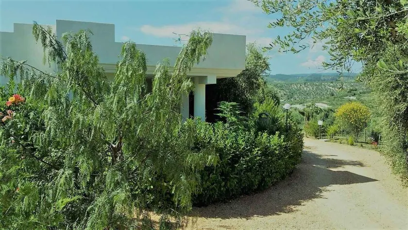 Holiday apartment with parking - Image 1