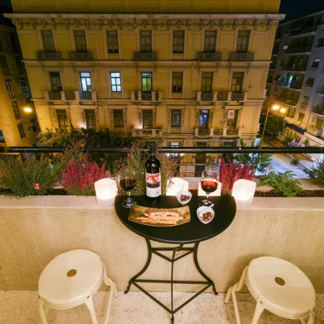 Classy Apartment in the Heart of Athens - Image 1
