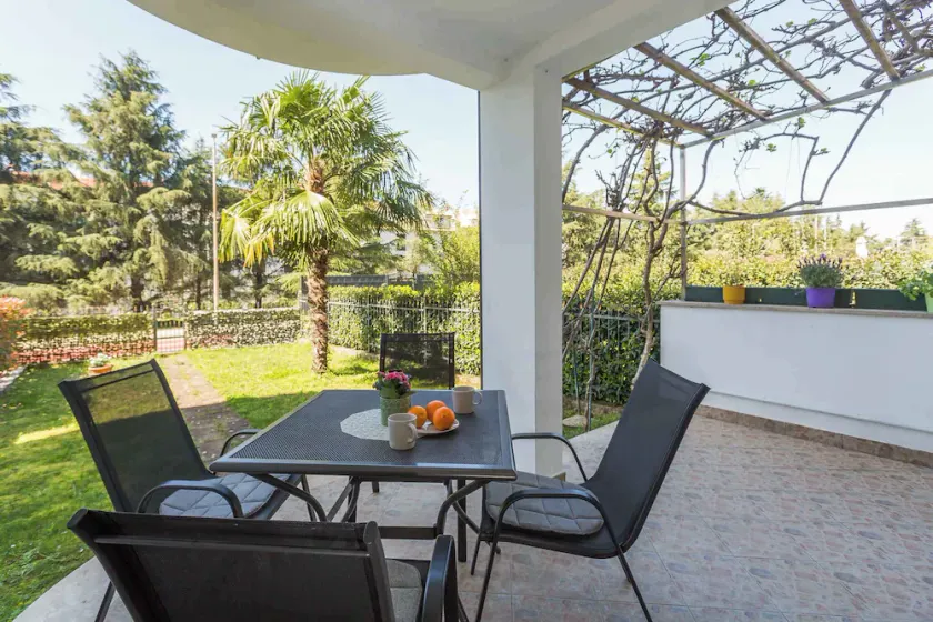 Holiday apartment near the beach with air conditioning - Image 1
