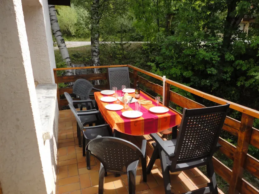 Spacious apartment of 70m2 / 6p. in chalet well located 500m from the village of Allos - Image 1