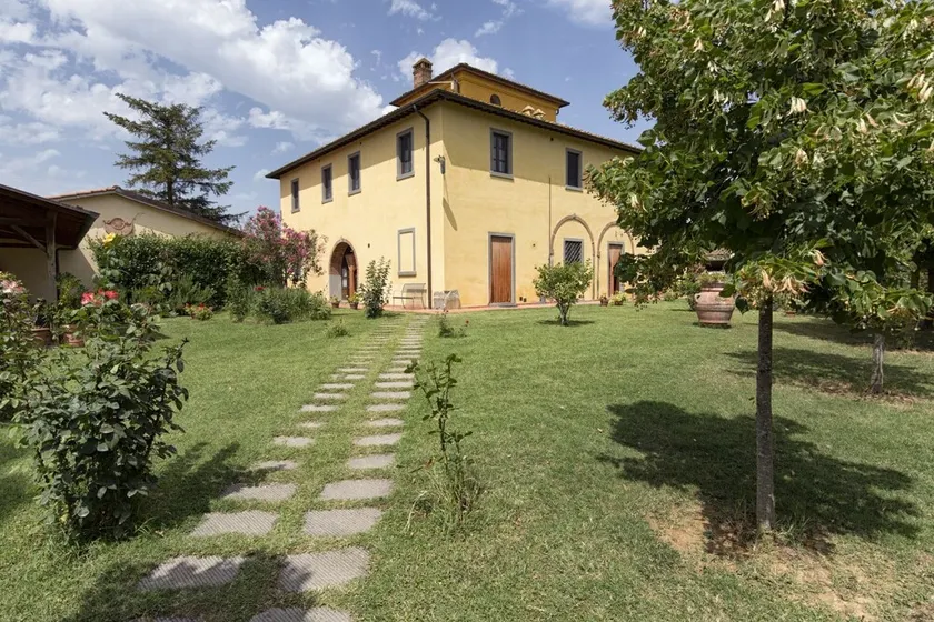Typical tuscan villa with private pool, set in the rolling hills of southern Tuscany a few kilometre - Image 1