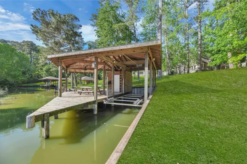 Wooded Lake Retreat 3 Bedroom Home - Image 1