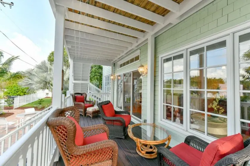 EVINRUDE SUITE AT OLD COLORADO INN - Image 1
