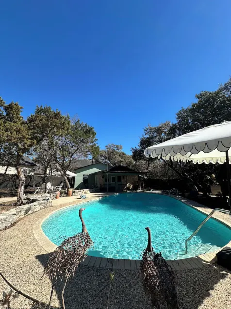 Full House-Near La Cantera, Helotes, Floore’s, The Rim, Sea World, Fiesta Texas. - Image 1