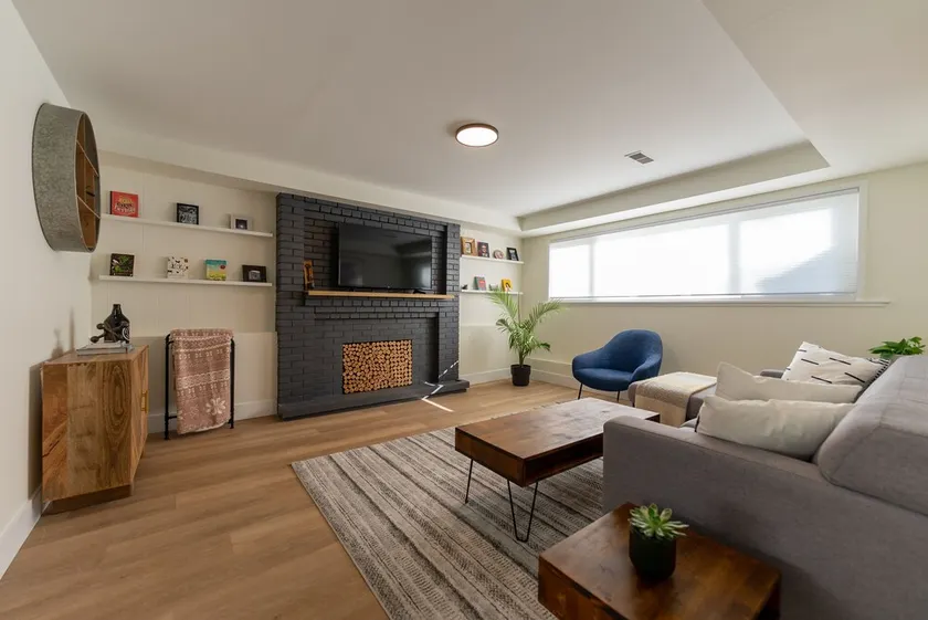 Private Entry Ground Floor Suite steps away from parks, trails & transit - Image 1