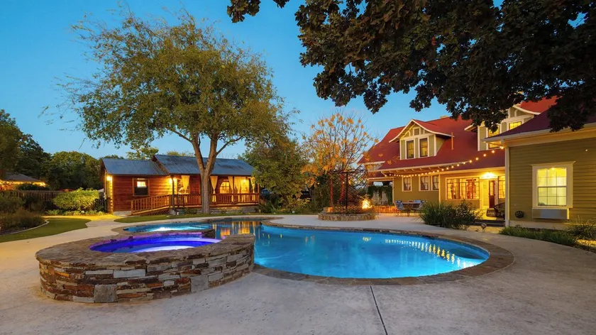 Cypress Creek Cabin Stay for 6 - Pool, Hot Tub - Image 1