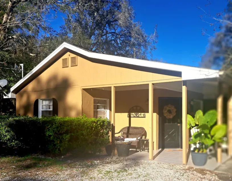 Peaceful 2.5 acres setting in horse country - sit back and relax - Image 1