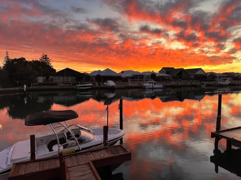 Canal Views - accommodation in Halls Head, Mandurah: dolphins, sunrises and more - Image 1