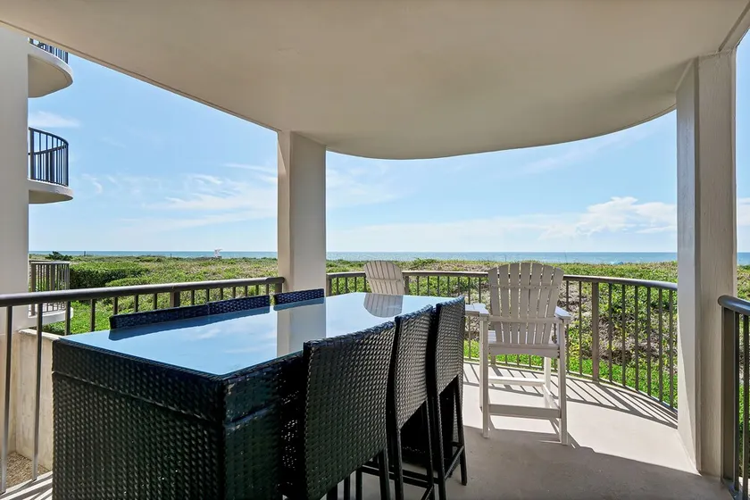 DR 2103 - Beautifully updated condo with pool, tennis, and elevator - Image 1