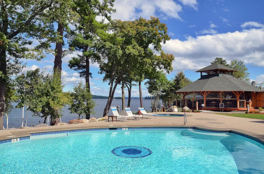 🏖 Lake Winnipesaukee Vacation at Akwa Marina 🏖 Beach, Pool, Hot Tub, Beach Bar - Image 1