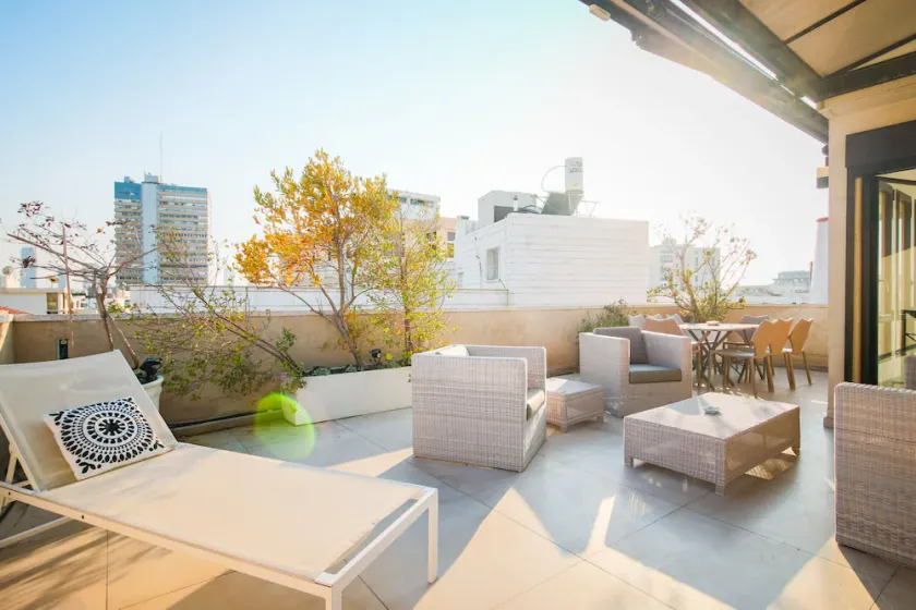 Miklat Chic Spacious Penthouse Terrace By Feelhome - Image 1