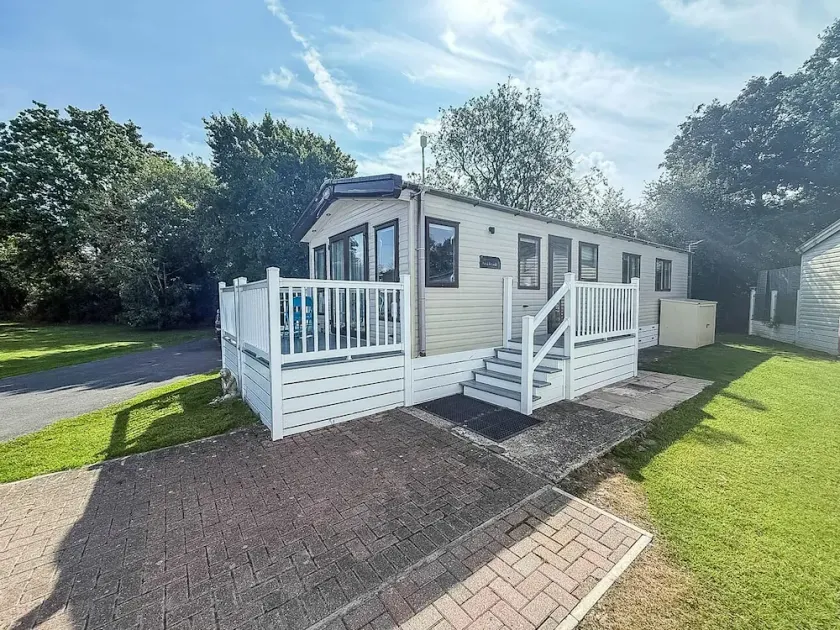 Beautiful Caravan With Decking At Carlton Meres Holiday Park, Suffolk Ref 60022M - Image 1