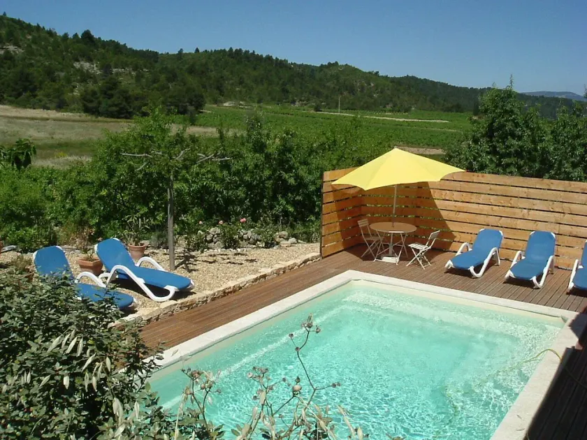 Villa med privat opvarmet pool, udsigt over vinmarken, 25 km fra havet - Image 1