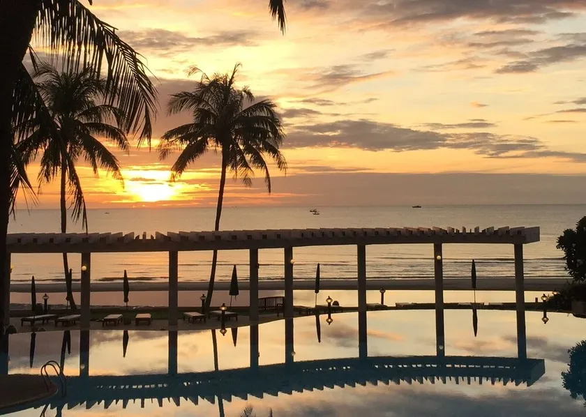 Beach Front Condo with Spectacular Ocean - Image 1