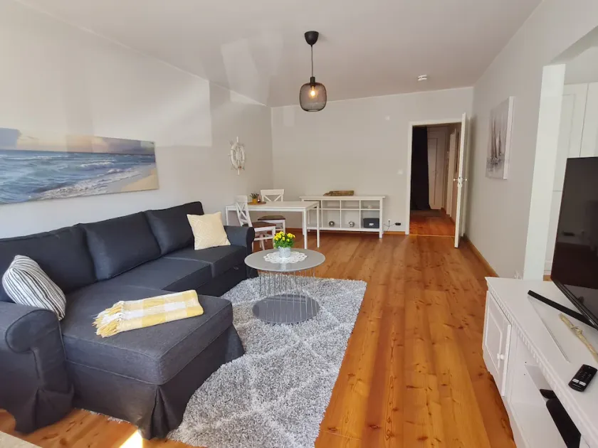 Modern city apartment with balcony and private parking space in a quiet location - Image 1