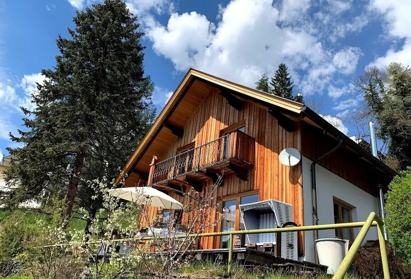 Casa quase natural com jardim, pomar, sauna, lareira e acesso Wi-Fi - Image 1
