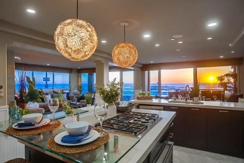 Oceanfront Luxury Condo in Mission Beach - Image 1