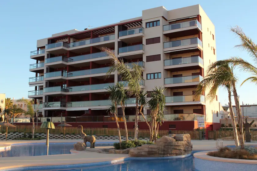 Moderne Wohnung am Strand, Terrasse mit Meerblick und Pool - Image 1