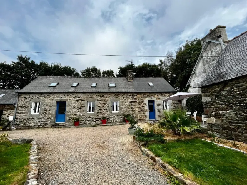 Typical Breton house in the Lannion region between sea and countryside in a quiet location - Image 1