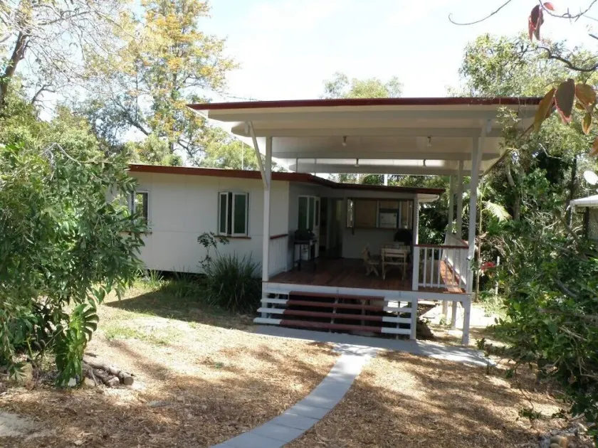 Renovated 4 bedroom cottage.  Walking distance to beaches, restaurants... - Image 1