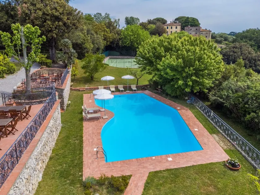 Cosy apartment in villa for 18 guests with WIFI, private pool, TV, terrace and pets allowed - Image 1