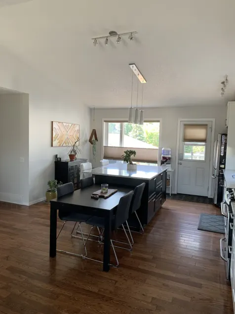Dog friendly home that is perfectly situated between the mountains and the city. - Image 1
